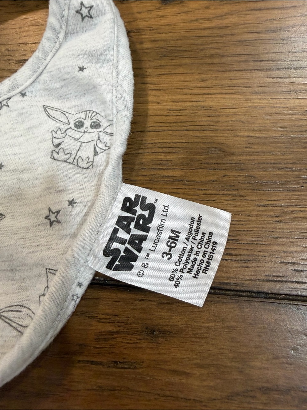 Star Wars Baby Bib in Light Gray with Grogu Sketches - Picture 2 of 7